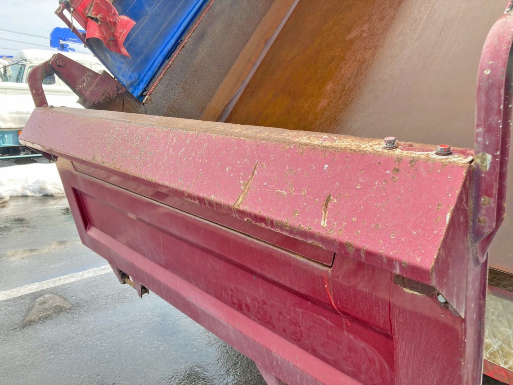 リヤゲートヒサシ運転席側にキズがあります。|日野 プロフィア 2DG-FS1AGAの写真26