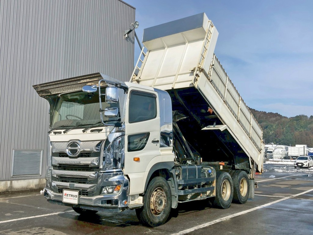 フロント周り、メッキパーツで飾っています。|日野 プロフィア 2DG-FS1EGAの写真1