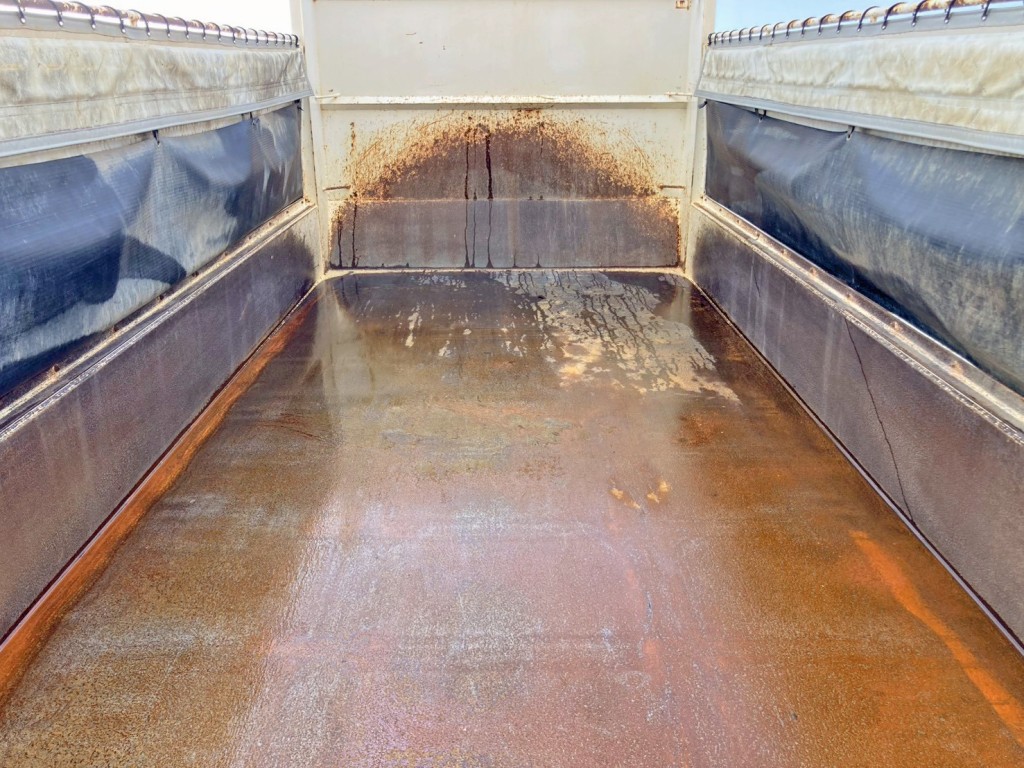 床は鉄板です。|日野 プロフィア 2DG-FS1EGAの写真10