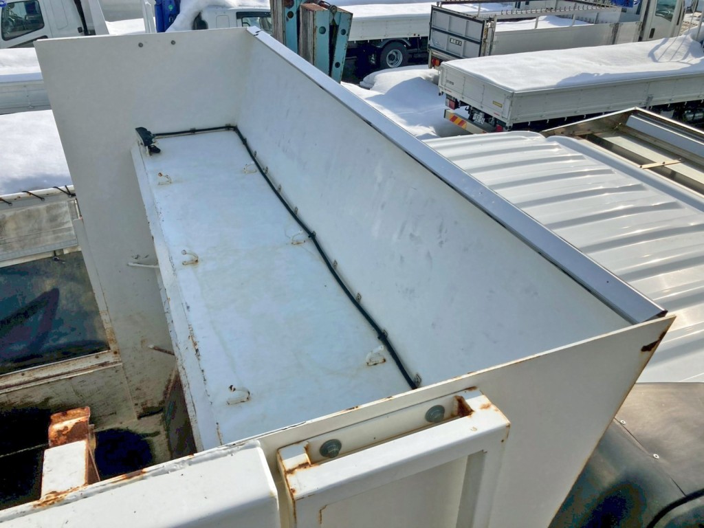 シートデッキの状態です。|日野 プロフィア 2DG-FS1EGAの写真14