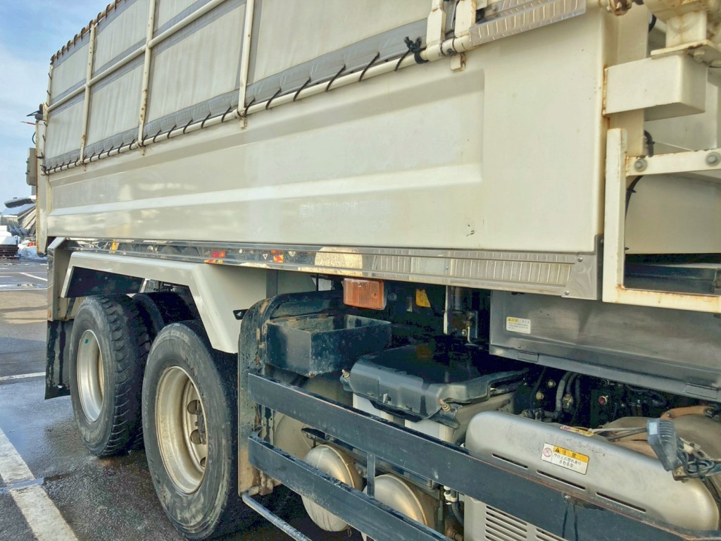 サイドレールはステンレス製です。|日野 プロフィア 2DG-FS1EGAの写真16