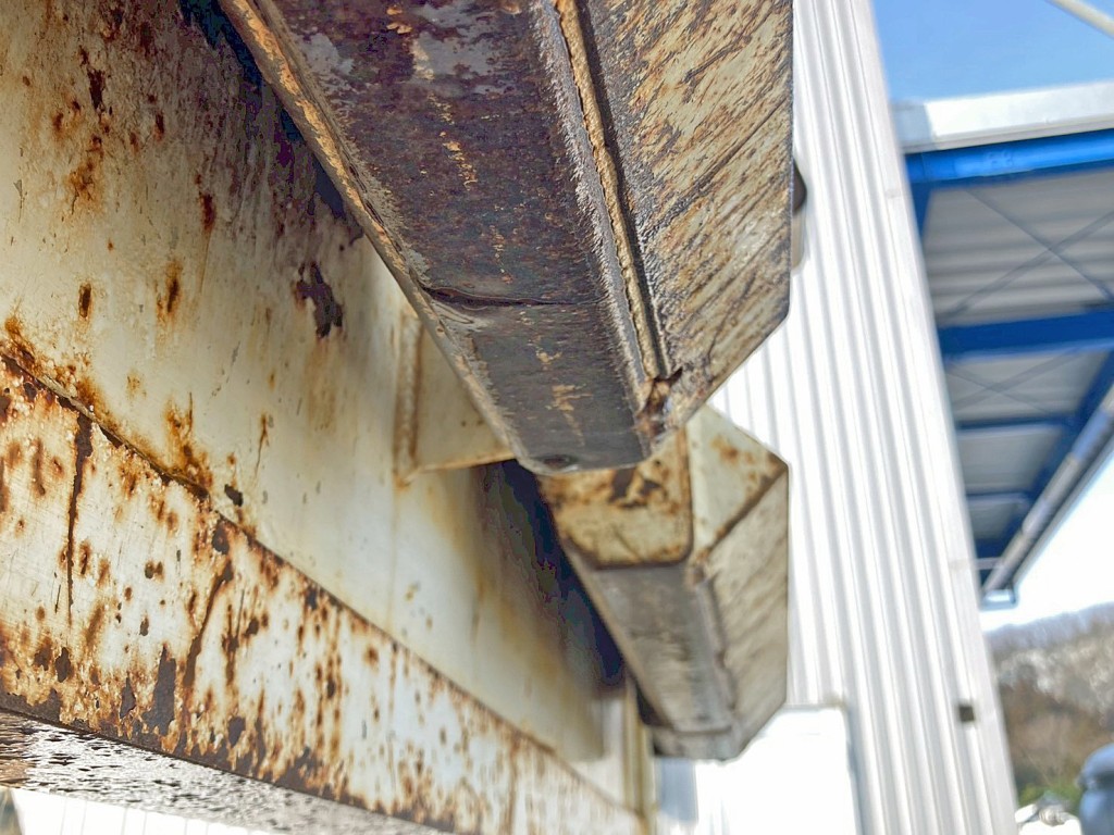 リヤゲート下部に割れがあります。|日野 プロフィア 2DG-FS1EGAの写真28