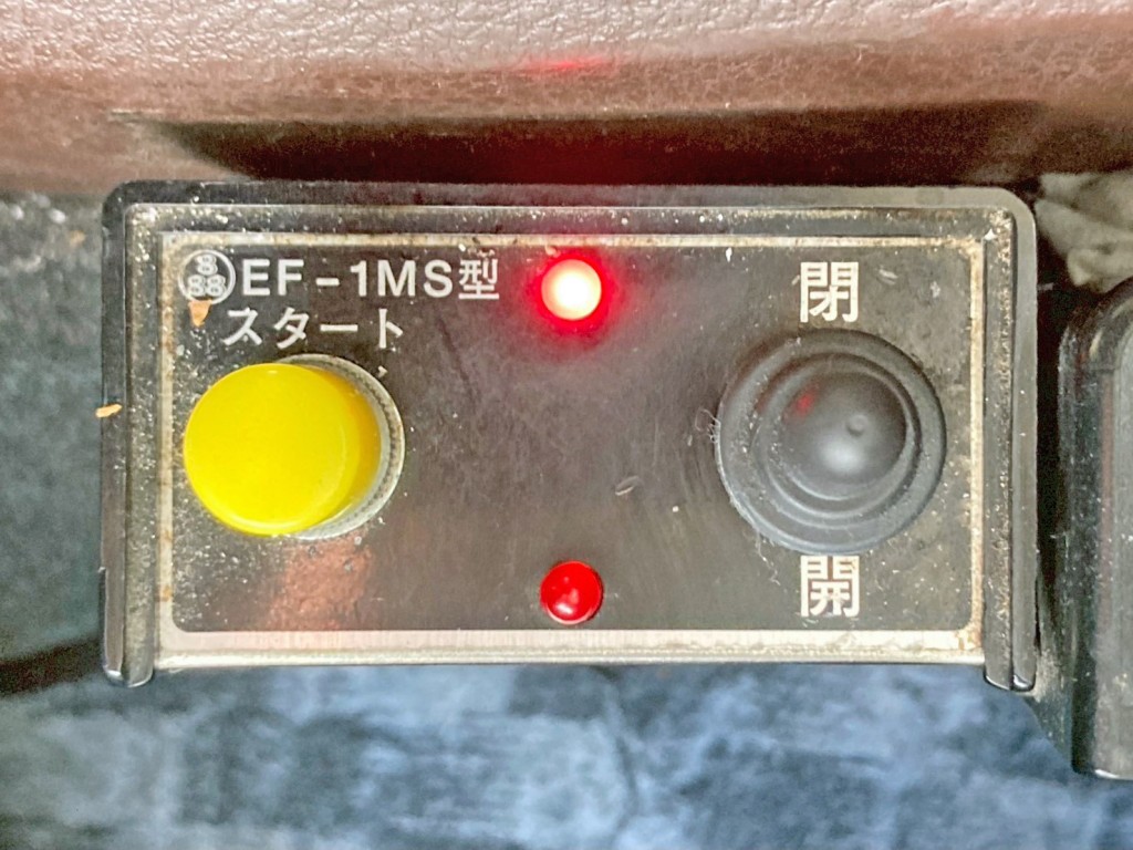 リヤコボレーンの操作スイッチです。|日野 プロフィア 2DG-FS1EGAの写真36