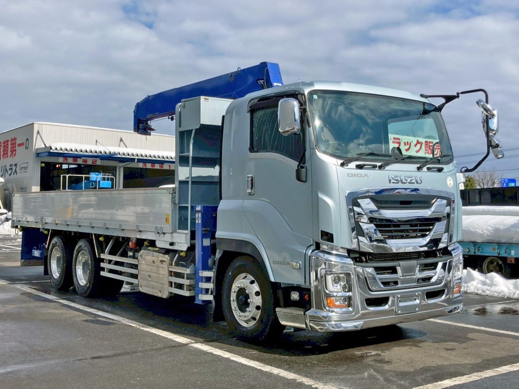 ホイールはアルミ製です。|いすゞ ギガ 2PG-CYM77CMの写真2