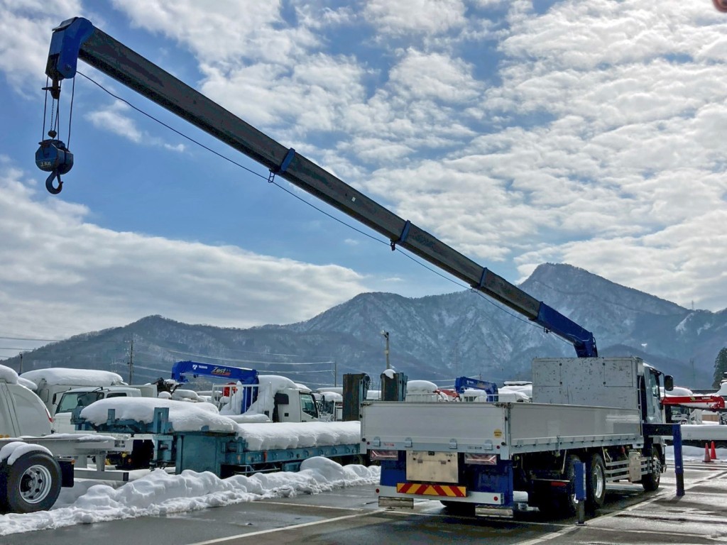 いすゞ ギガ 2PG-CYM77CMの写真4