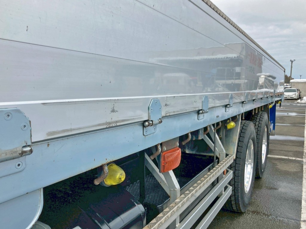 引きキズの状態です。(前方)|いすゞ ギガ 2PG-CYM77CMの写真32