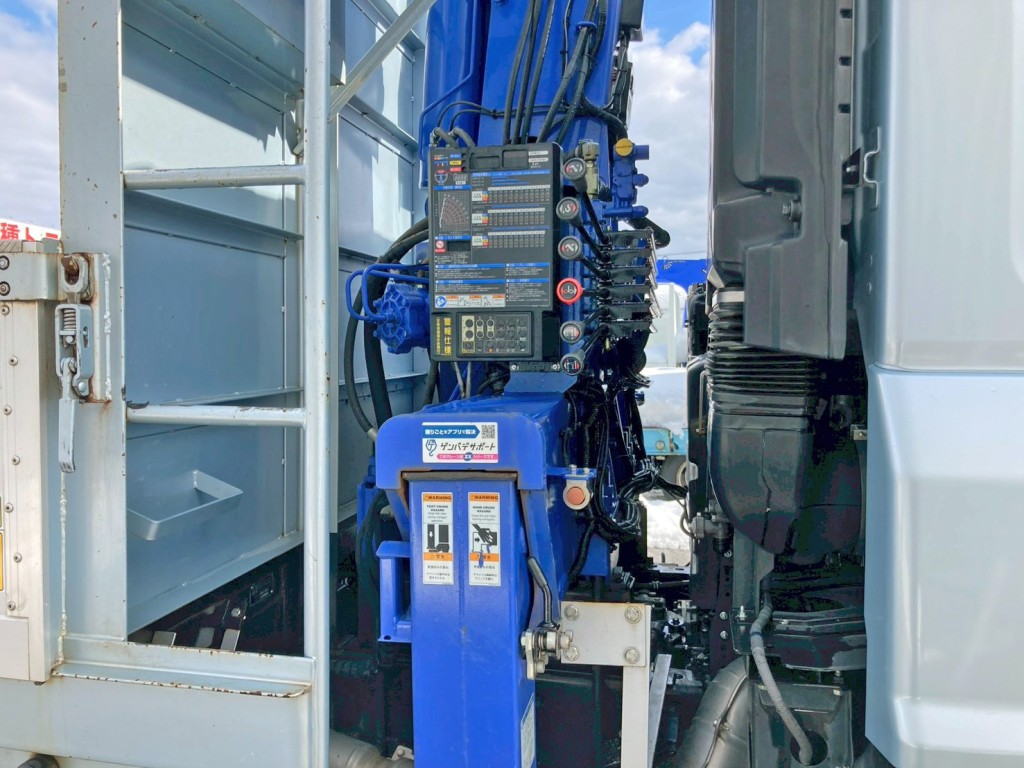 クレーンの操作レバーです。|いすゞ ギガ 2PG-CYM77CMの写真37
