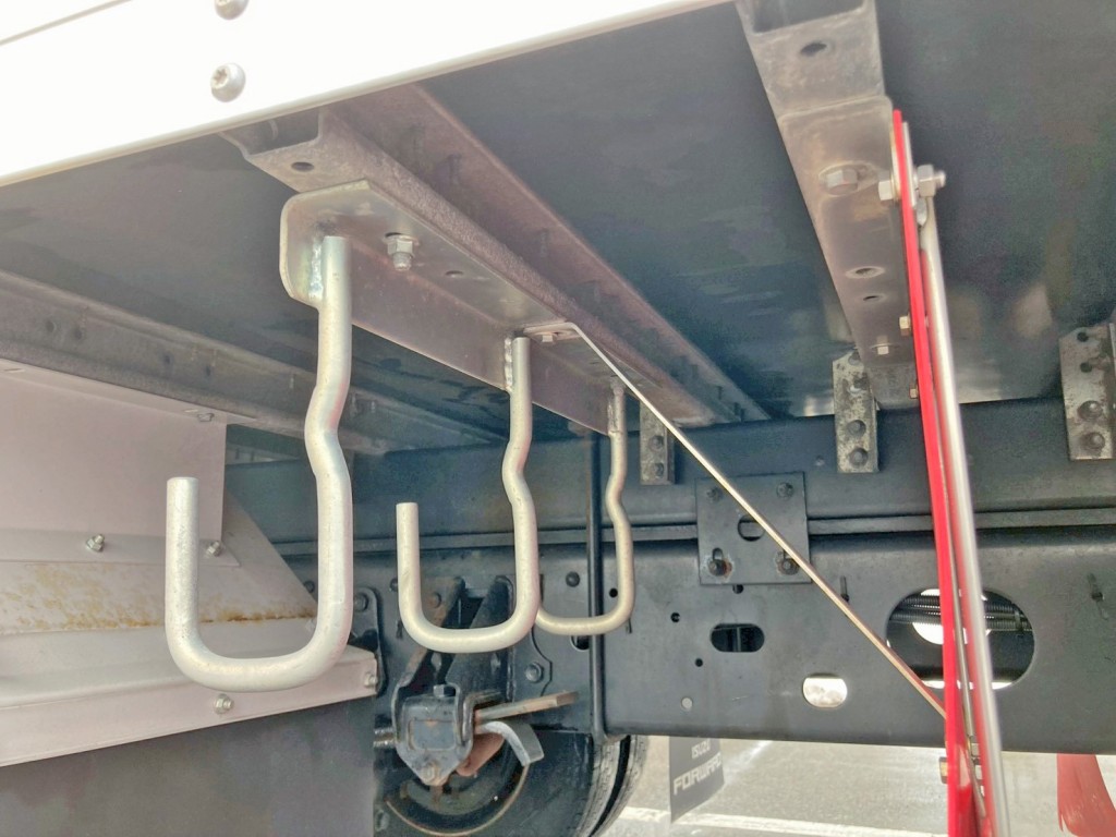 シャーシとネタの状態です。(縦ネタ・横ネタは鉄製です)|いすゞ フォワード 2RG-FRR90S2(2WD)の写真6