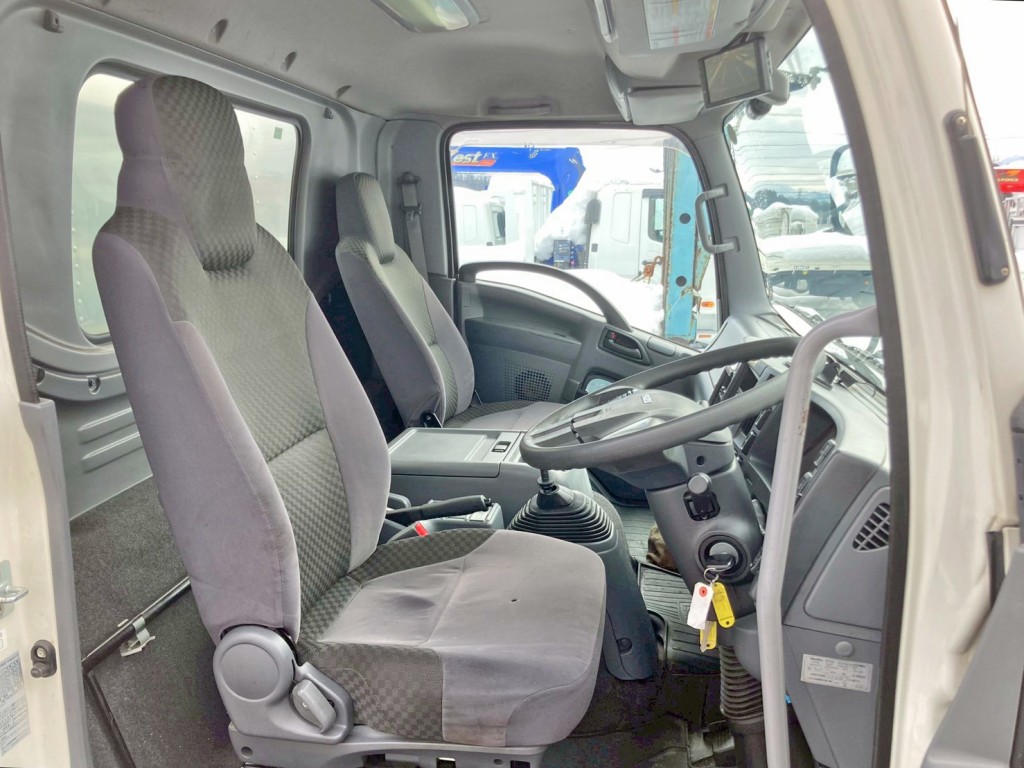 ベッドレスキャビンです。|いすゞ フォワード 2RG-FRR90S2(2WD)の写真7