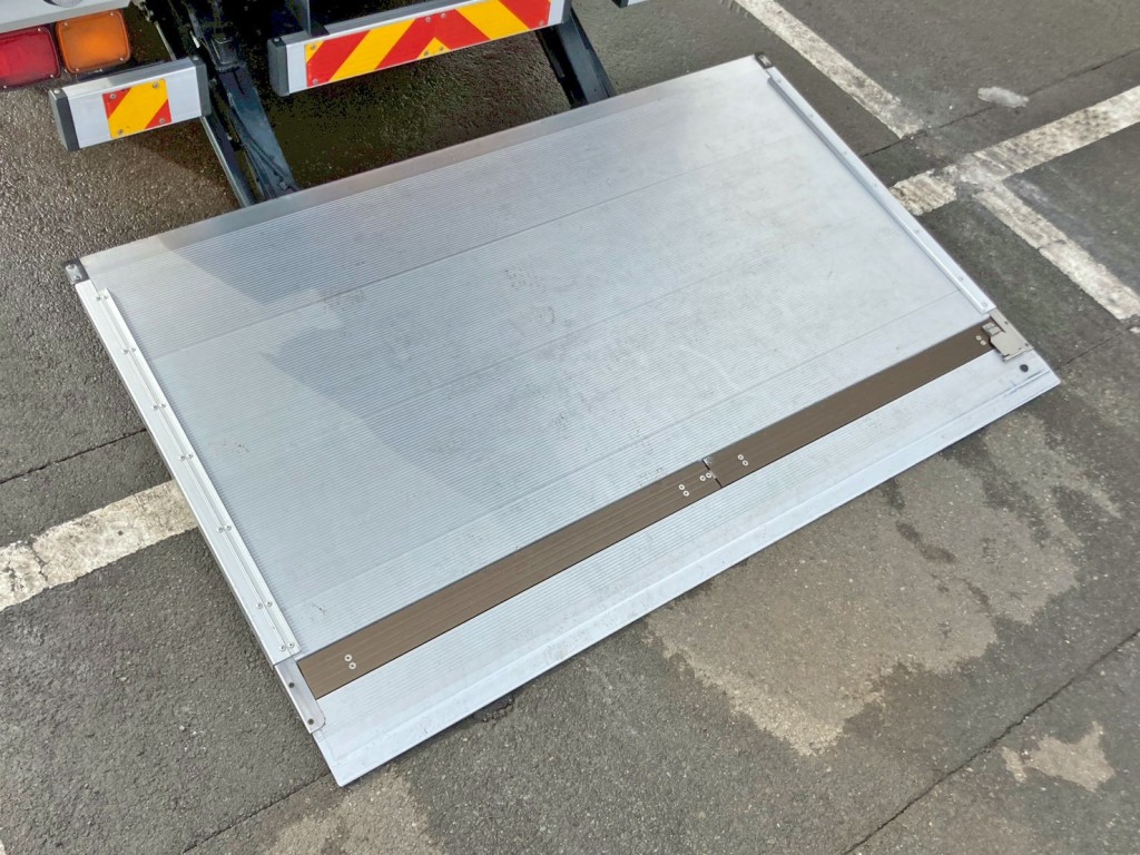 ゲートのステージの状態です。|いすゞ フォワード 2RG-FRR90S2(2WD)の写真16