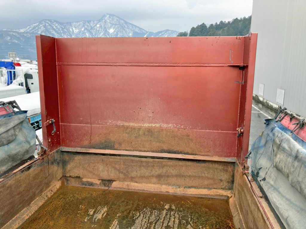 プロテクターはアングル加工されています。|日野 プロフィア QKG-FS1EKDAの写真12