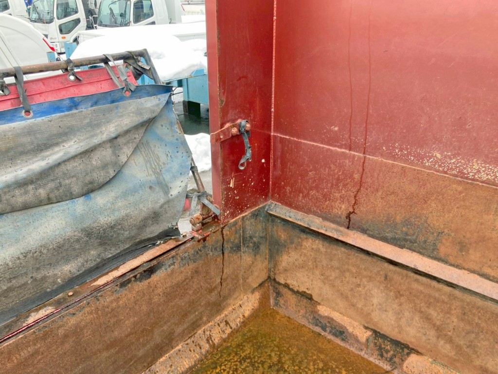 ボディー前方助手席側にコボレーンストッパーが付いています。|日野 プロフィア QKG-FS1EKDAの写真13