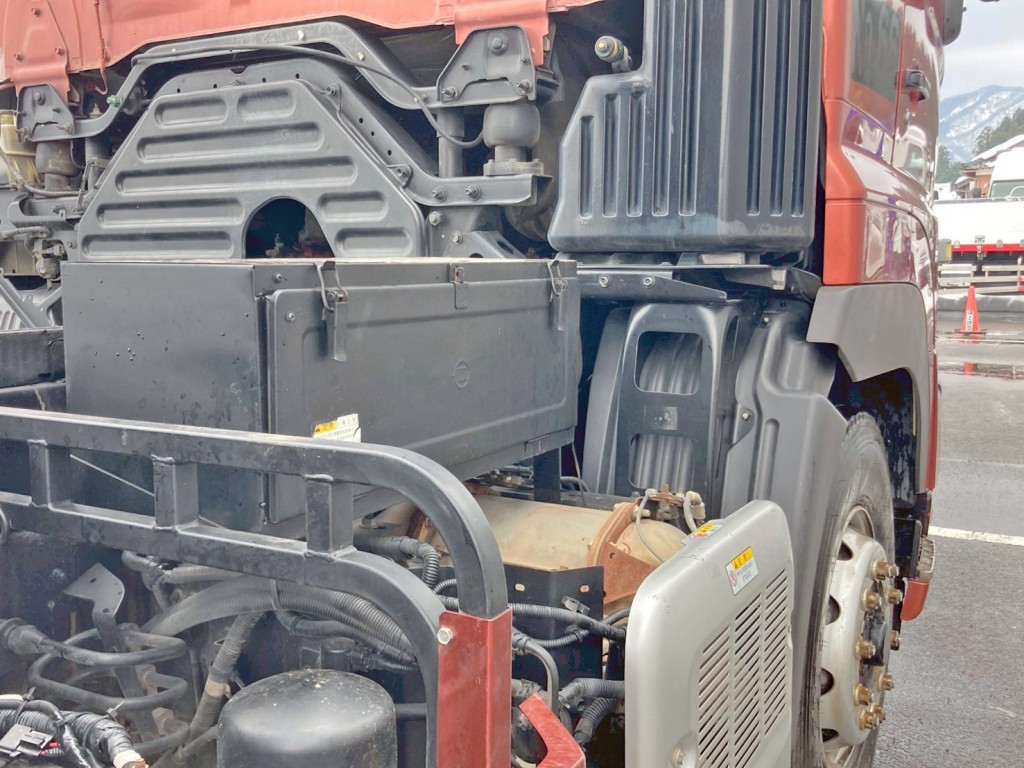 運転席側に工具箱が付いています。|日野 プロフィア QKG-FS1EKDAの写真21