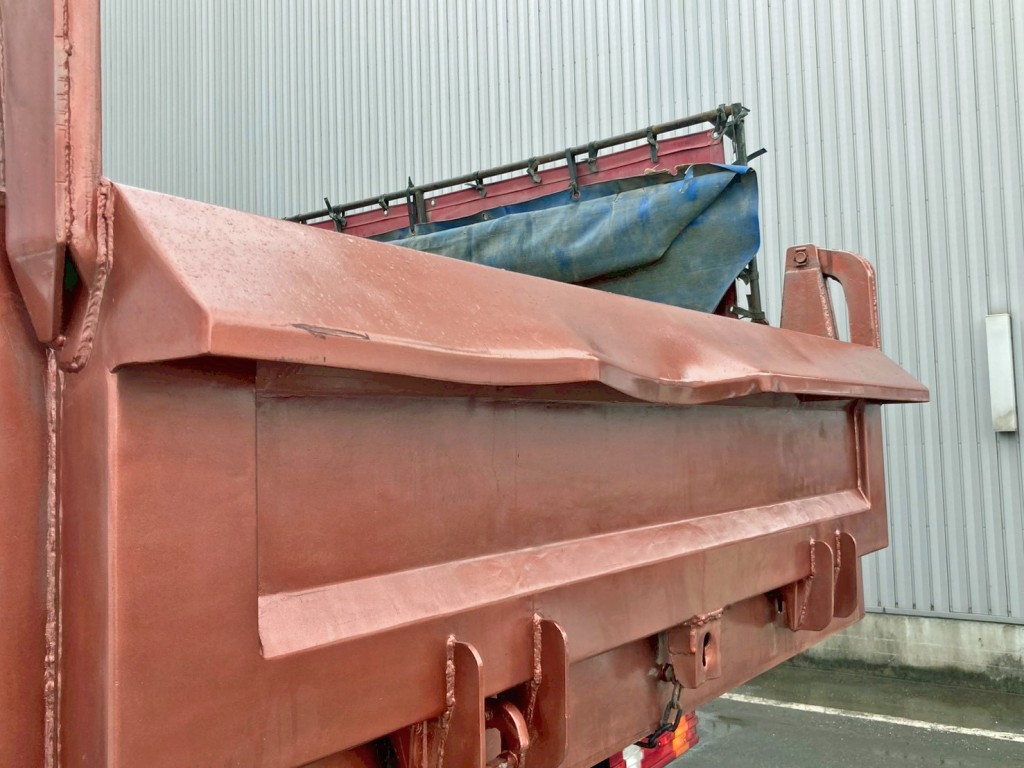 リヤゲートヒサシに曲がりがあります。|日野 プロフィア QKG-FS1EKDAの写真24