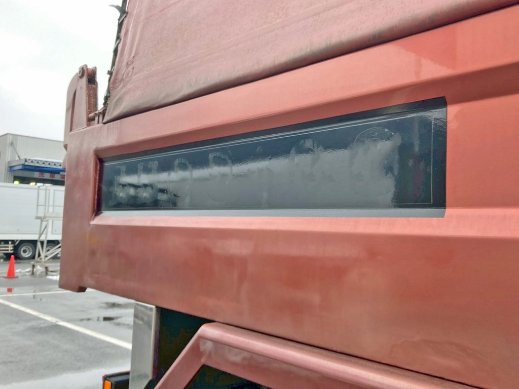 運転席側アオリ後方にシールはがし跡があります。|日野 プロフィア QKG-FS1EKDAの写真31