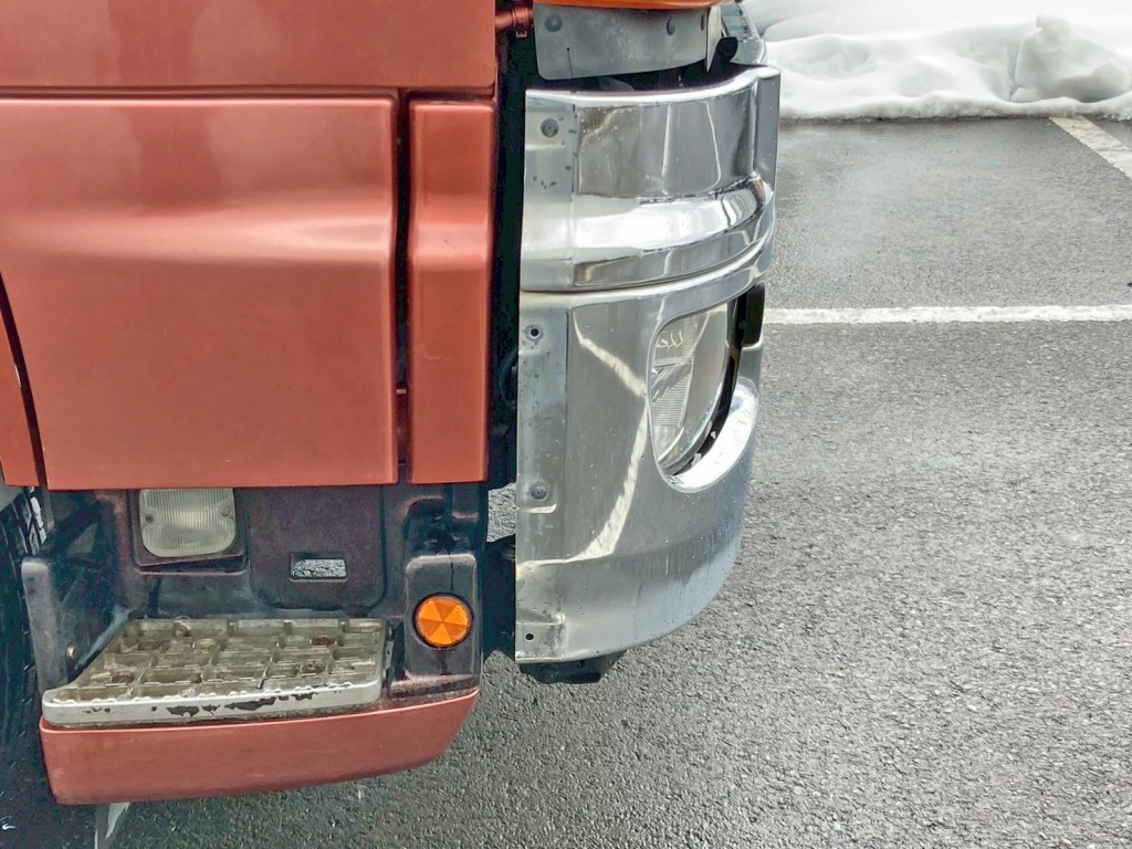 フロントバンパー運転席側カバー欠品しています。|日野 プロフィア QKG-FS1EKDAの写真35