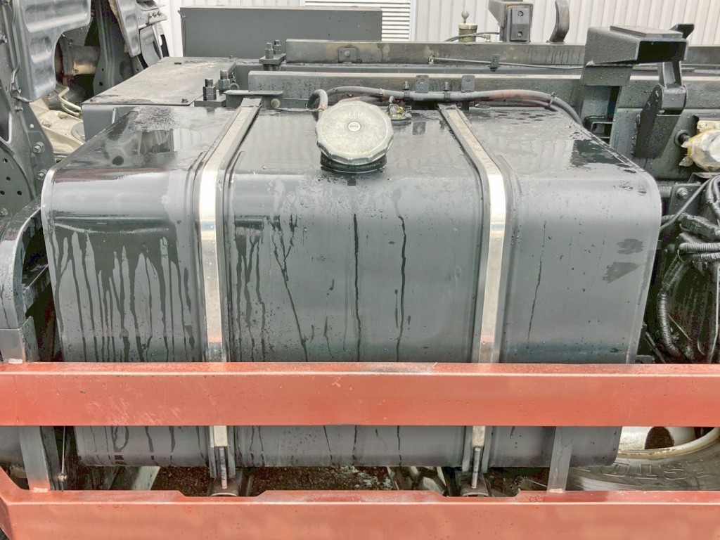 燃料タンクは300Lです。|日野 プロフィア QKG-FS1EKDAの写真38