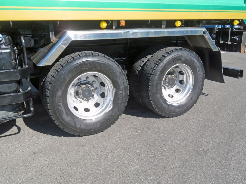 リアフェンダーはステンレス製です。|三菱 スーパーグレート 2KG-FV70HXの写真33