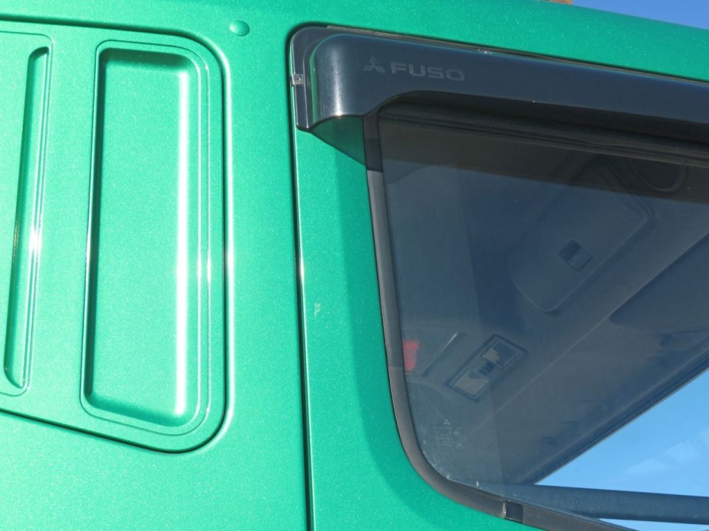 運転席側ドアに小さいキズがあります。|三菱 スーパーグレート 2KG-FV70HXの写真66