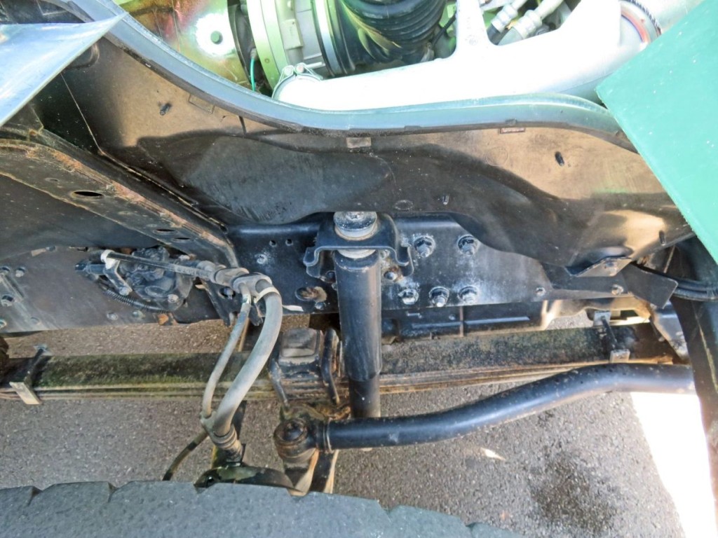 脚廻りにサビがあります。|三菱 スーパーグレート 2KG-FV70HXの写真84