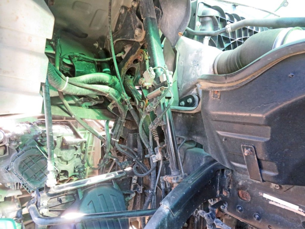 キャブ下にサビがあります。|三菱 スーパーグレート 2KG-FV70HXの写真94