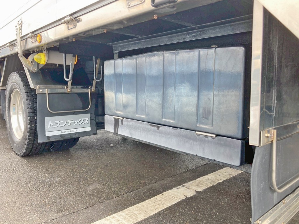 ボディー助手席側後方に工具箱が付いています。|三菱 ファイター 2KG-FK65FZの写真16