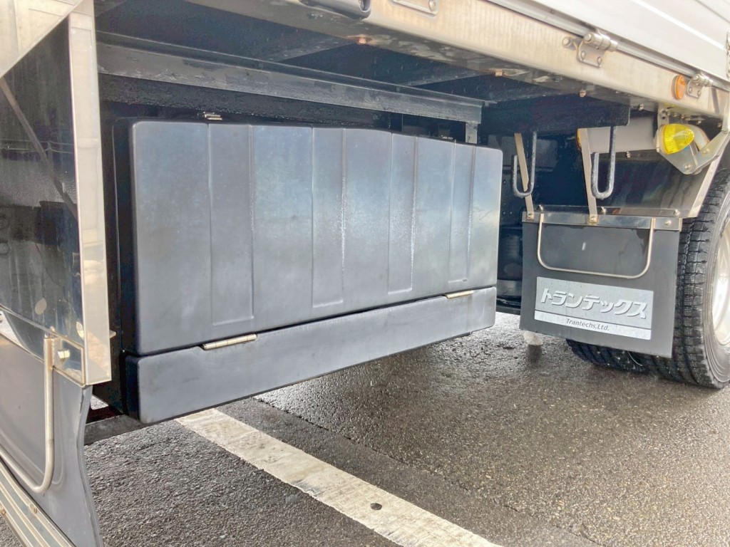 ボディー運転席側後方に工具箱が付いています。|三菱 ファイター 2KG-FK65FZの写真17