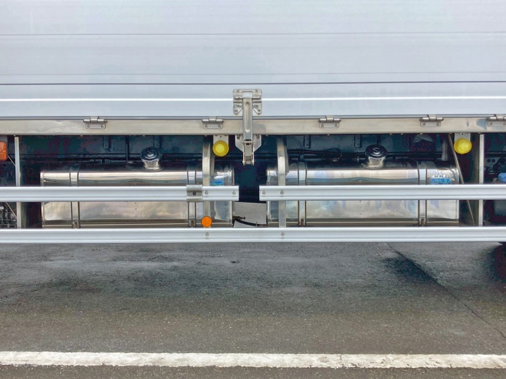 燃料タンクは200Lが2つ付いています。(ステンレス製)|三菱 ファイター 2KG-FK65FZの写真20