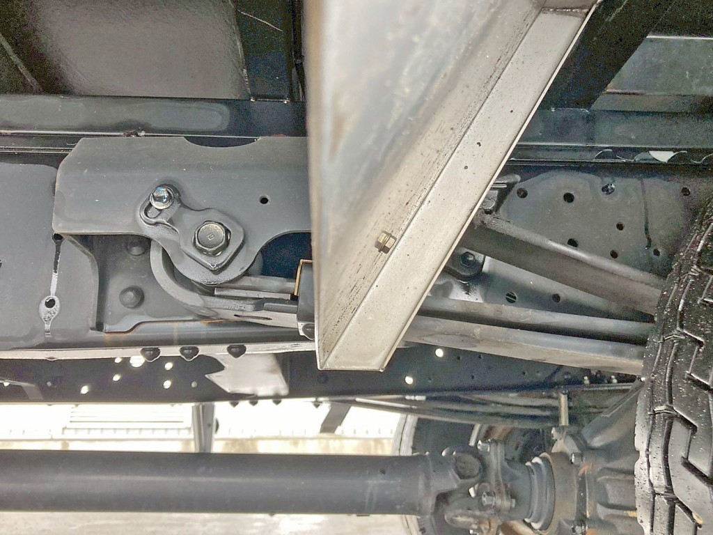 リーフサスです。|日野 デュトロ TKG-XZU720M(2WD)の写真5