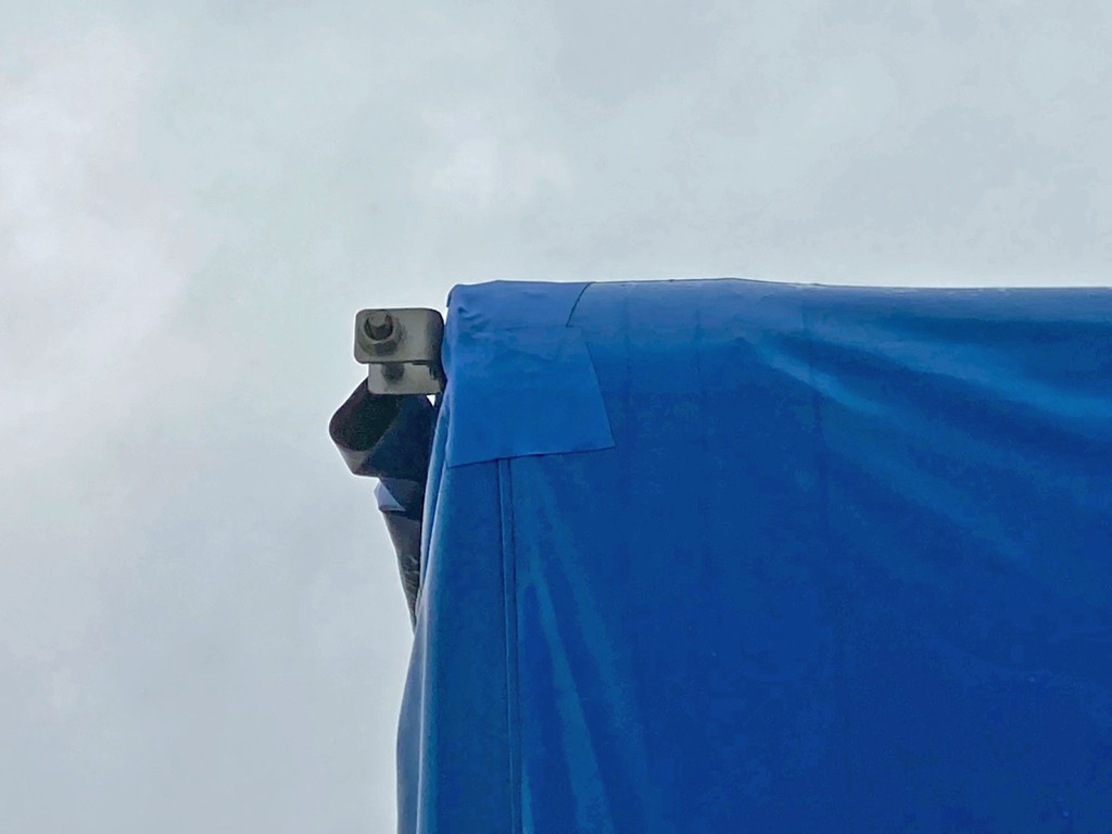 運転席側ウイング羽根後方上部にパッチ当て箇所があります。|日野 デュトロ TKG-XZU720M(2WD)の写真28