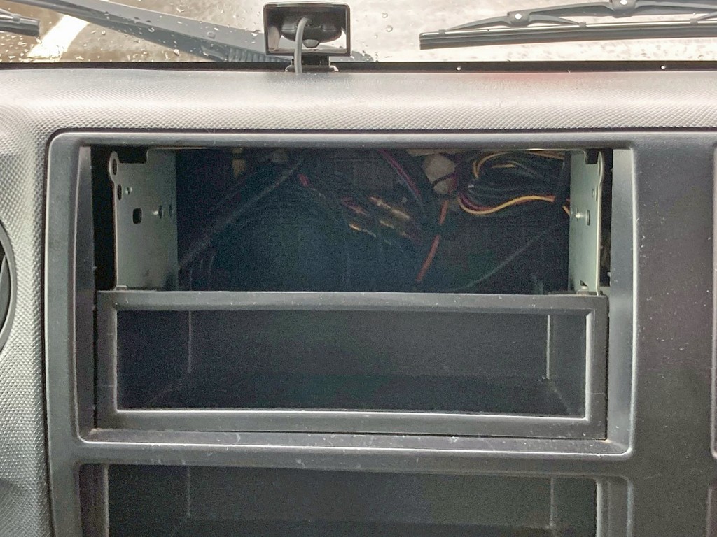 コンソールボックスが欠品しています。|日野 デュトロ TKG-XZU720M(2WD)の写真40