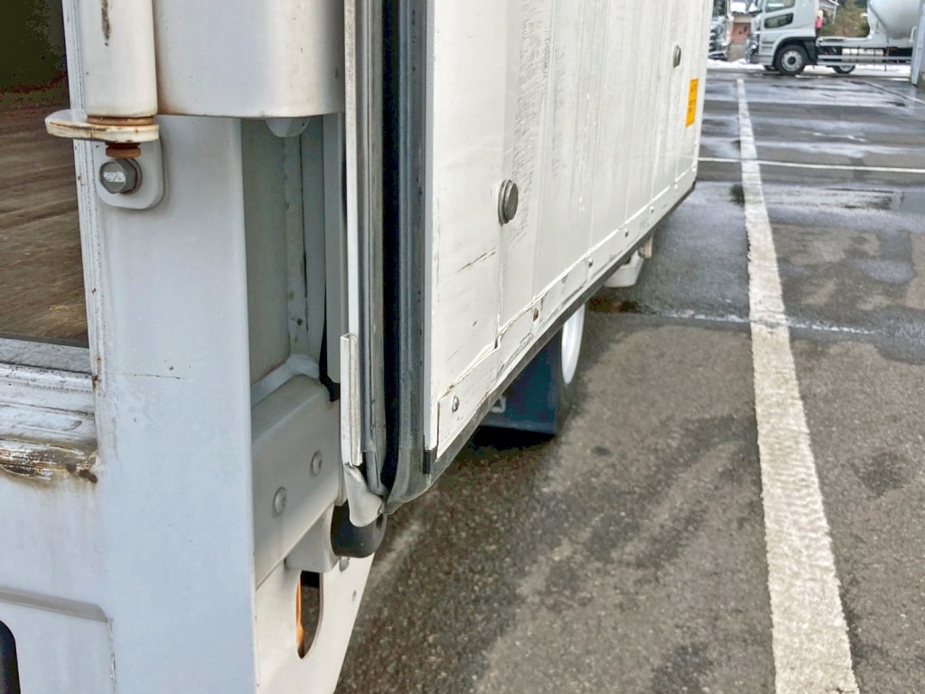 ドア内側の状態です。|三菱 ファイター 2KG-FK64F(2WD)の写真16