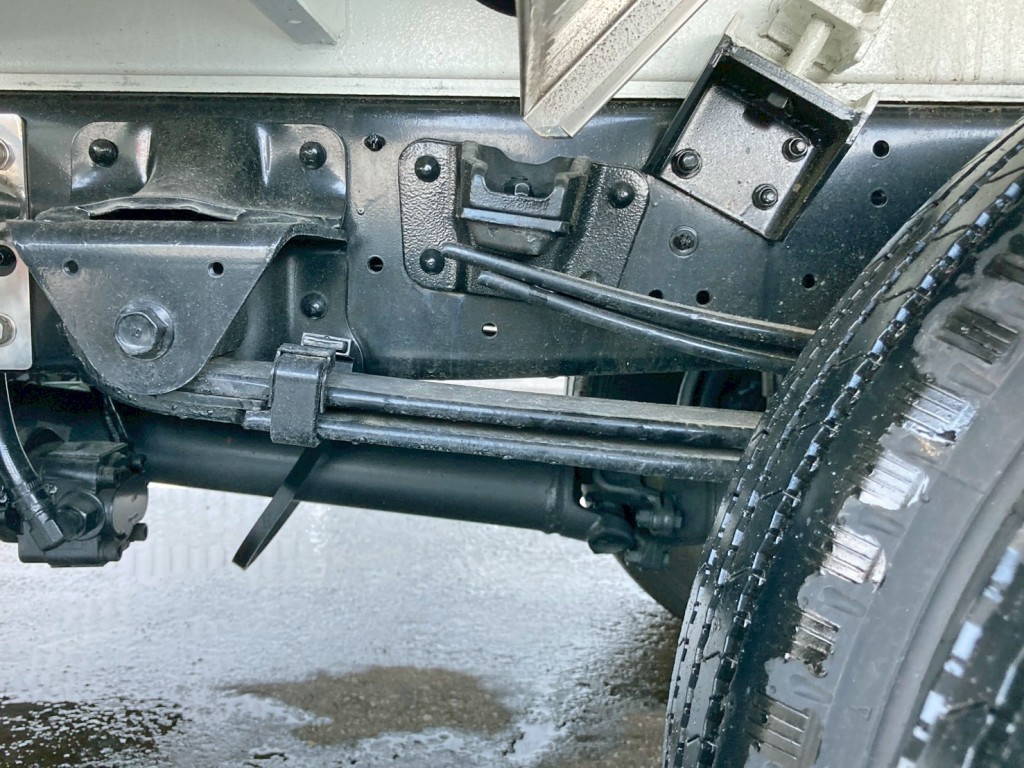 リーフサスです。|日野 デュトロ 2DG-XZU685M(4WD)の写真5