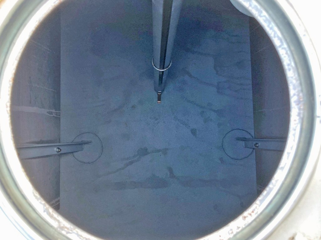 タンク内部の状態です。(前方)|日野 デュトロ 2DG-XZU685M(4WD)の写真10