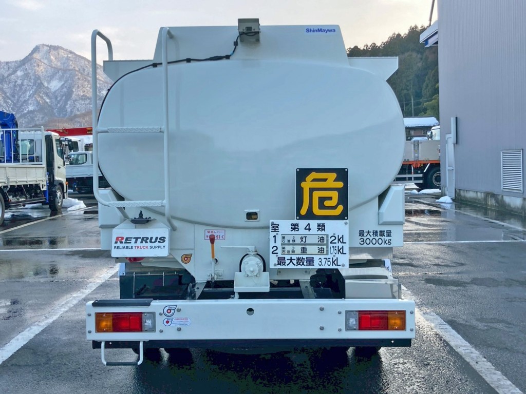 積載物は、軽油・灯油・重油です。|日野 デュトロ 2DG-XZU685M(4WD)の写真12