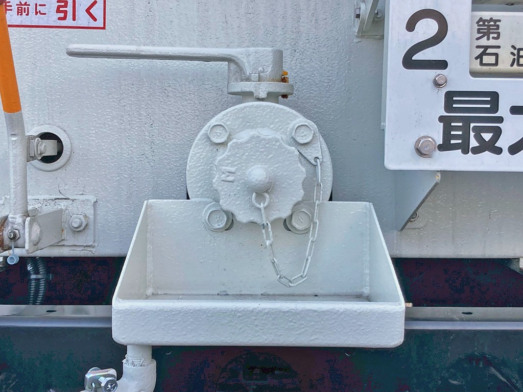 リヤの配管の状態です。|日野 デュトロ 2DG-XZU685M(4WD)の写真13