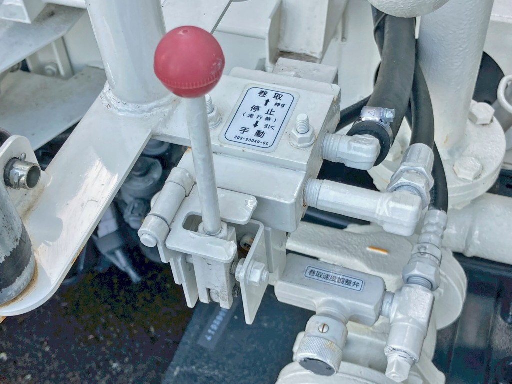 ホースリールの巻取りレバーです。|日野 デュトロ 2DG-XZU685M(4WD)の写真20