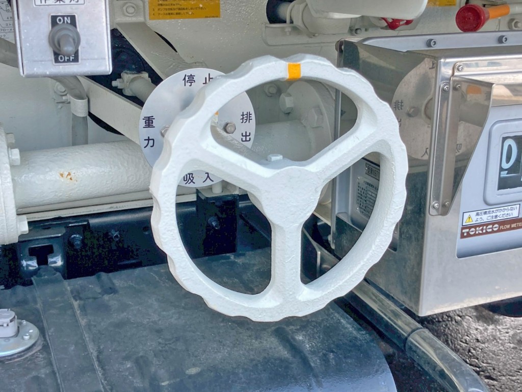 重力・吸入・排出・停止の切り替えバルブです。|日野 デュトロ 2DG-XZU685M(4WD)の写真21