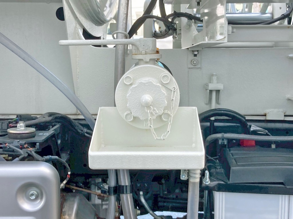 運転席側の配管の状態です。|日野 デュトロ 2DG-XZU685M(4WD)の写真25