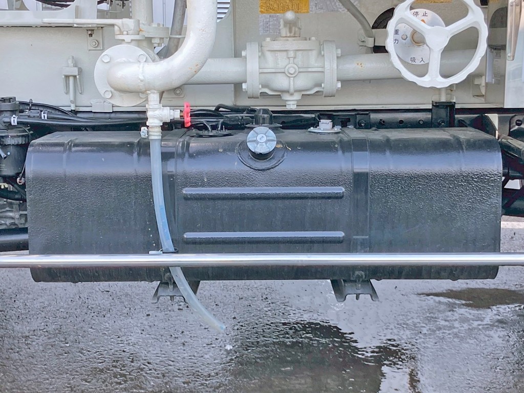 燃料タンクは100Lです。|日野 デュトロ 2DG-XZU685M(4WD)の写真31