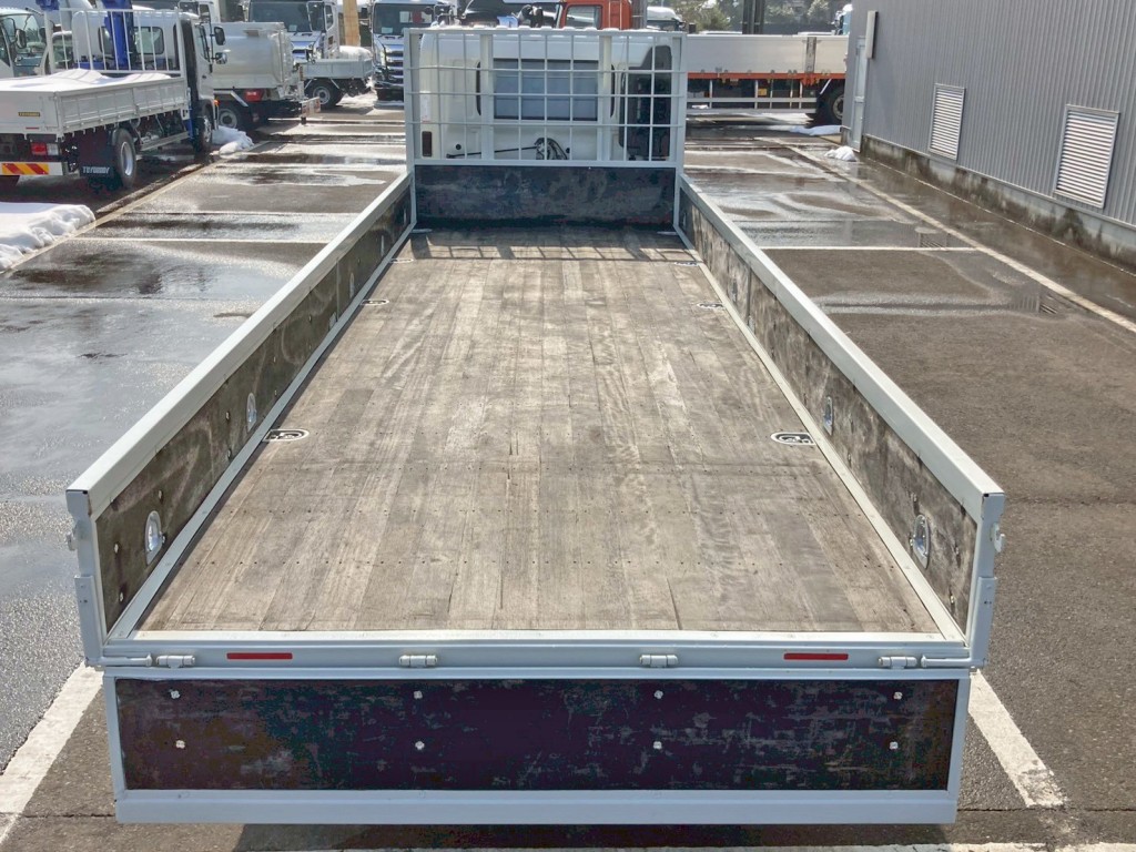 床は板張りです。|日野 レンジャー TKG-FD9JMAA(2WD)の写真11