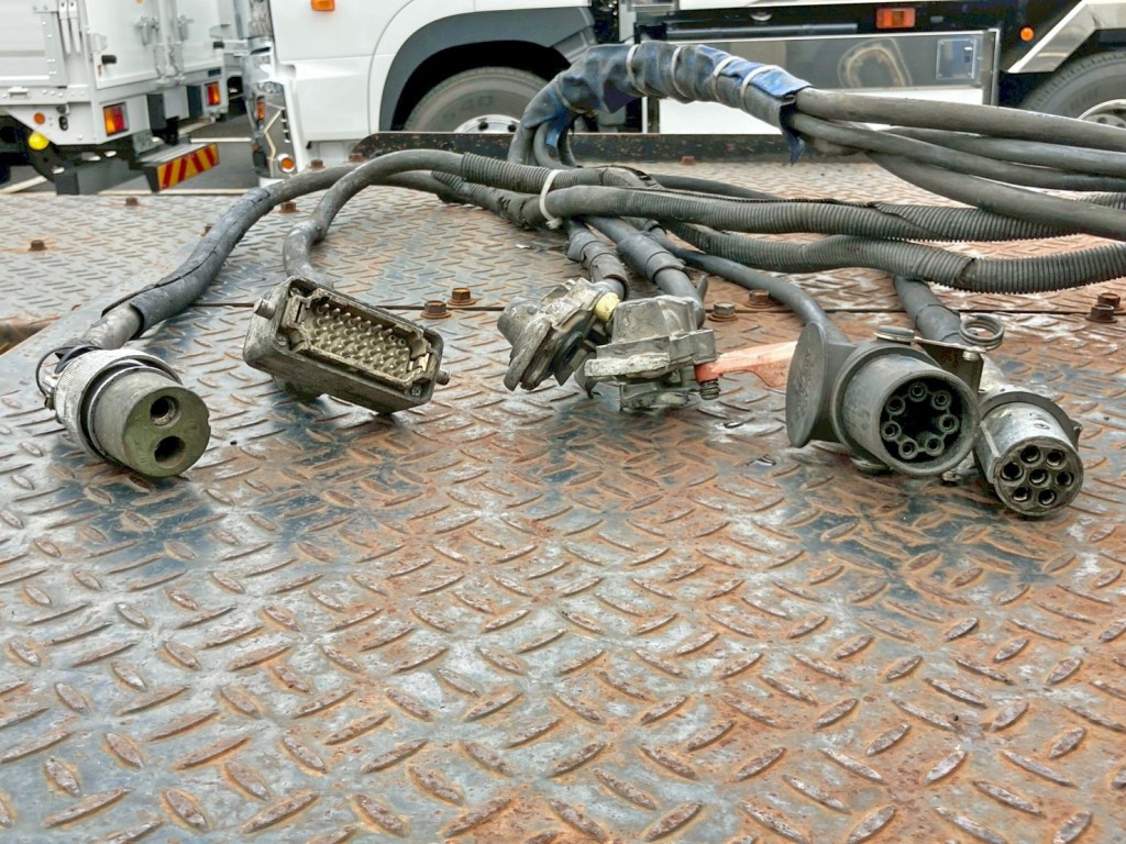 接続コネクター類です。|三菱 スーパーグレート QKG-FV60VJRの写真12