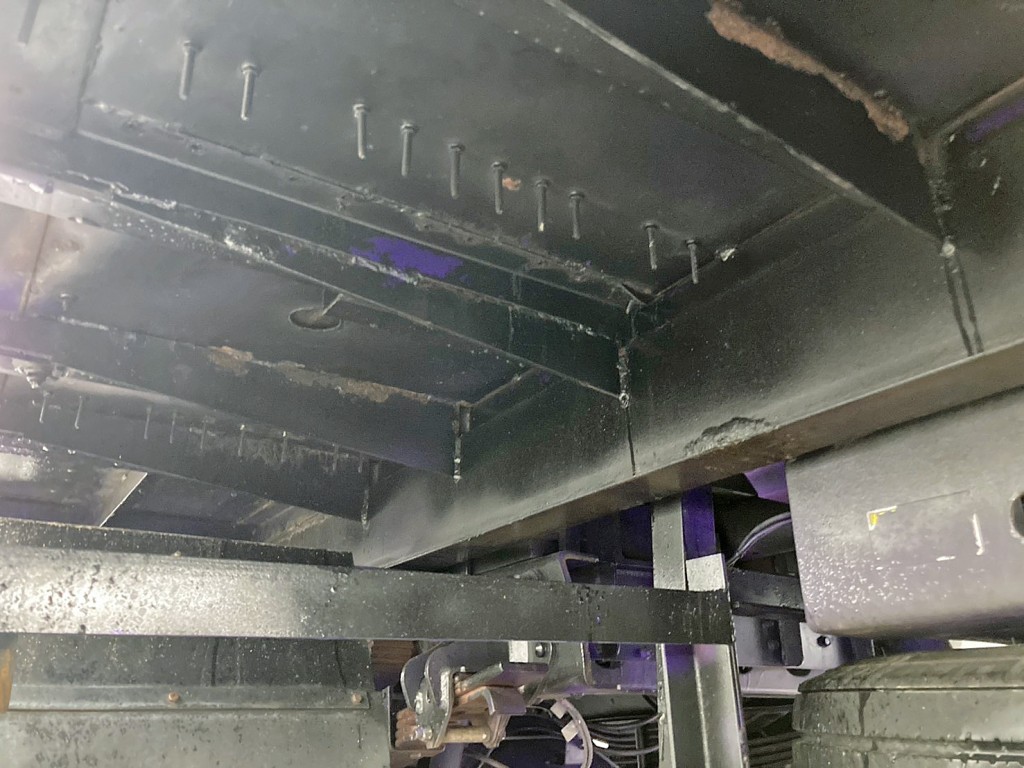 シャーシとネタの状態です。(縦ネタ・横ネタは鉄製です)|日野 レンジャー QKG-FE7JLAAの写真6