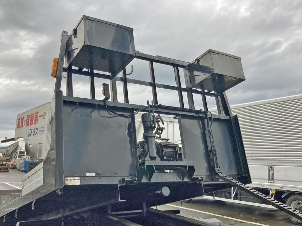 プロテクター前方左右に工具箱が付いています。|日野 レンジャー QKG-FE7JLAAの写真13