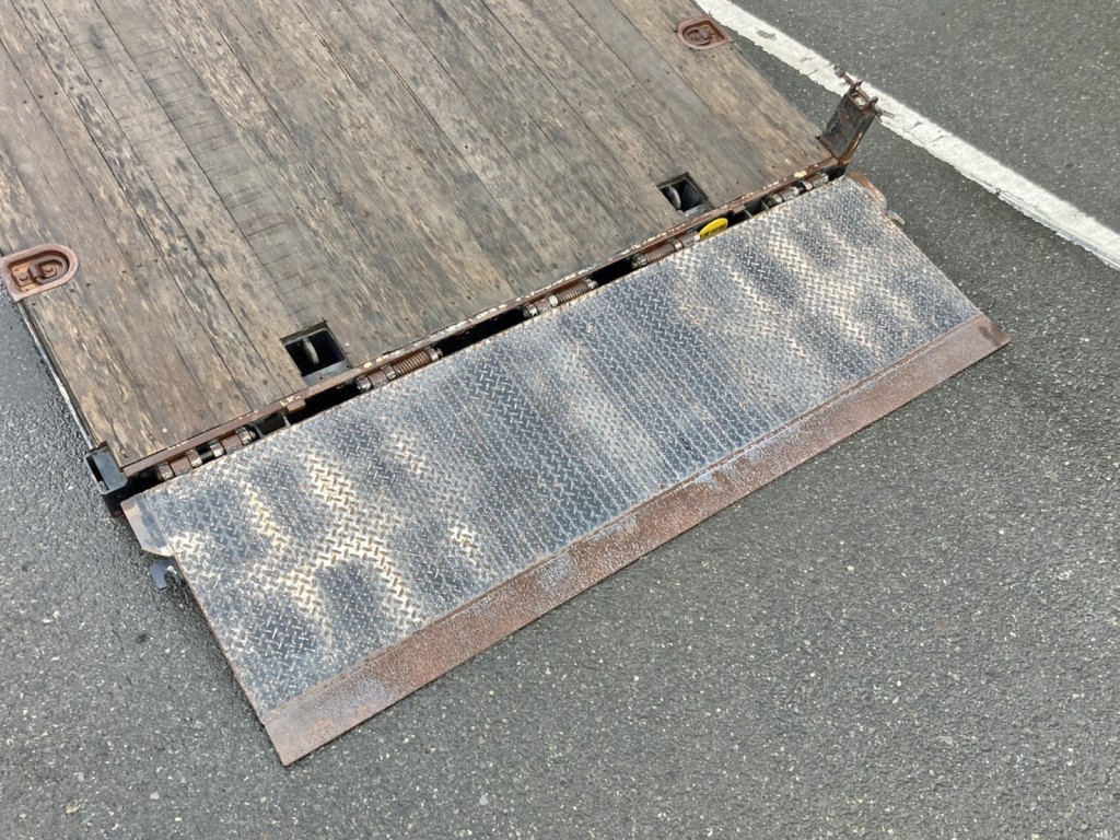 歩みは手動式です。|日野 レンジャー QKG-FE7JLAAの写真18