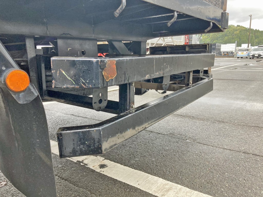 助手席側後方のサイドバンパーにキズがあります。|日野 レンジャー QKG-FE7JLAAの写真26