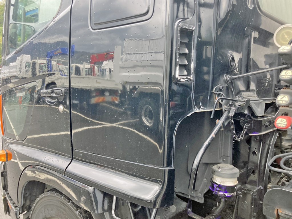 助手席側クォーターパネル下部に板金跡があります。|日野 レンジャー QKG-FE7JLAAの写真28