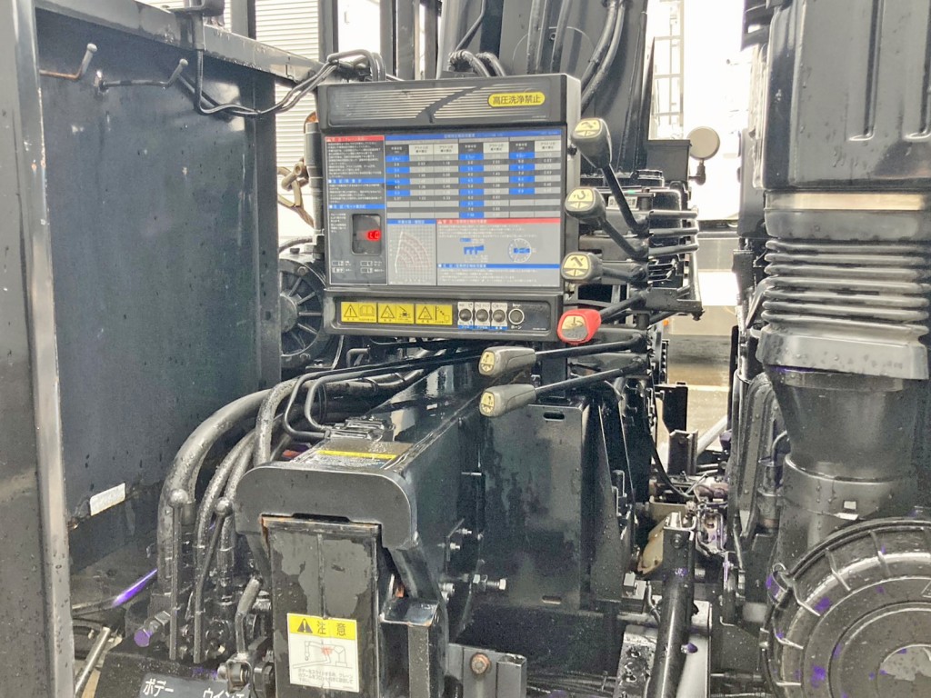 アウトリガーは差し違い式です。|日野 レンジャー QKG-FE7JLAAの写真33