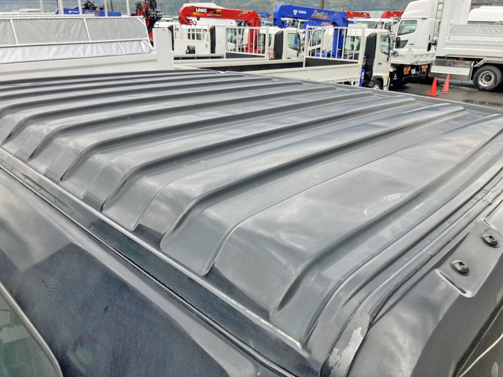 ルーフ後方運転席側にヘコミがあります。|日野 レンジャー QKG-FE7JLAAの写真47