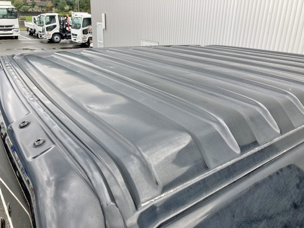 ルーフ後方助手席側にヘコミがあります。|日野 レンジャー QKG-FE7JLAAの写真48